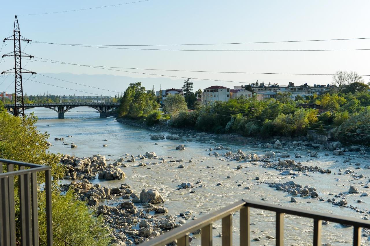 Four Seasons Riverside Hotel Kutaisi Exterior photo