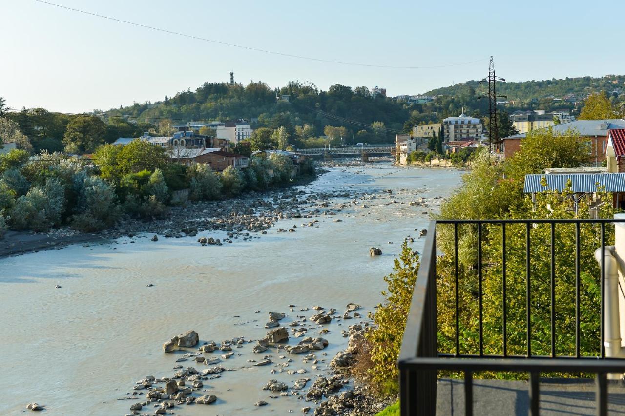 Four Seasons Riverside Hotel Kutaisi Exterior photo